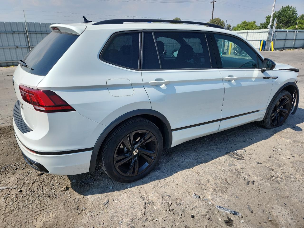 VOLKSWAGEN TIGUAN SE R-LINE BLACK
