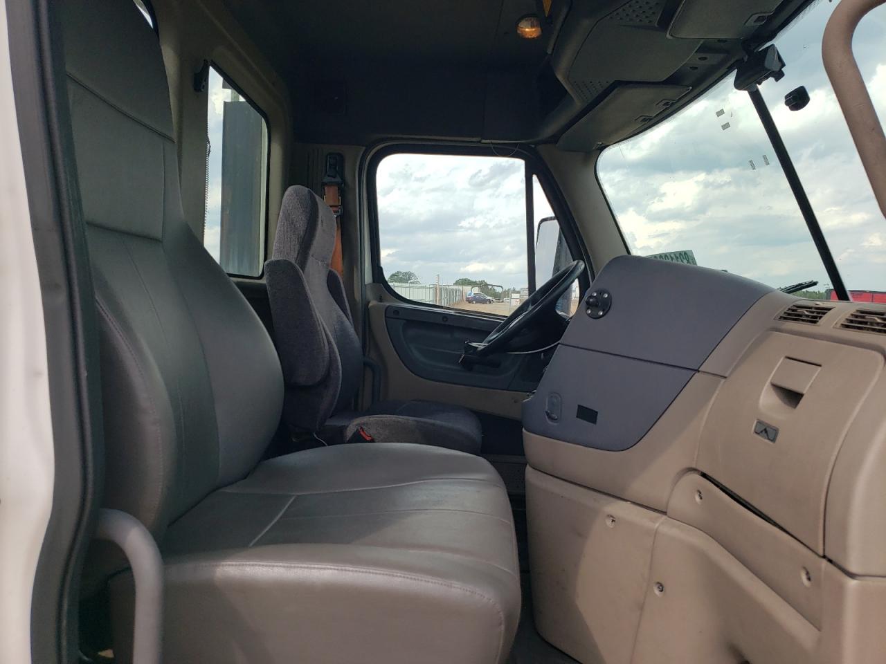 Lot #3266892053 2016 FREIGHTLINER CASCADIA 1