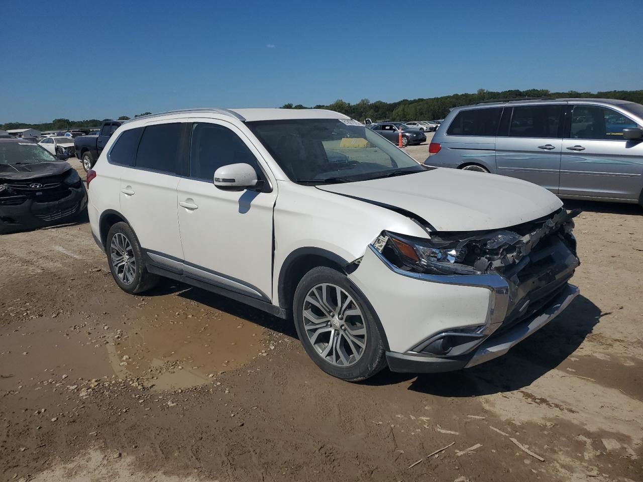 MITSUBISHI OUTLANDER SE