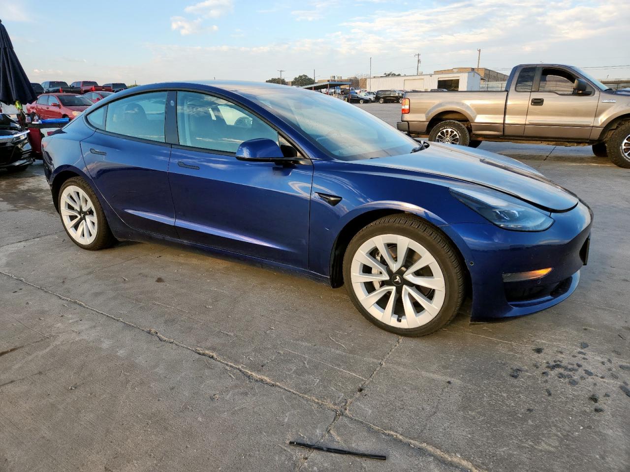 TESLA MODEL 3