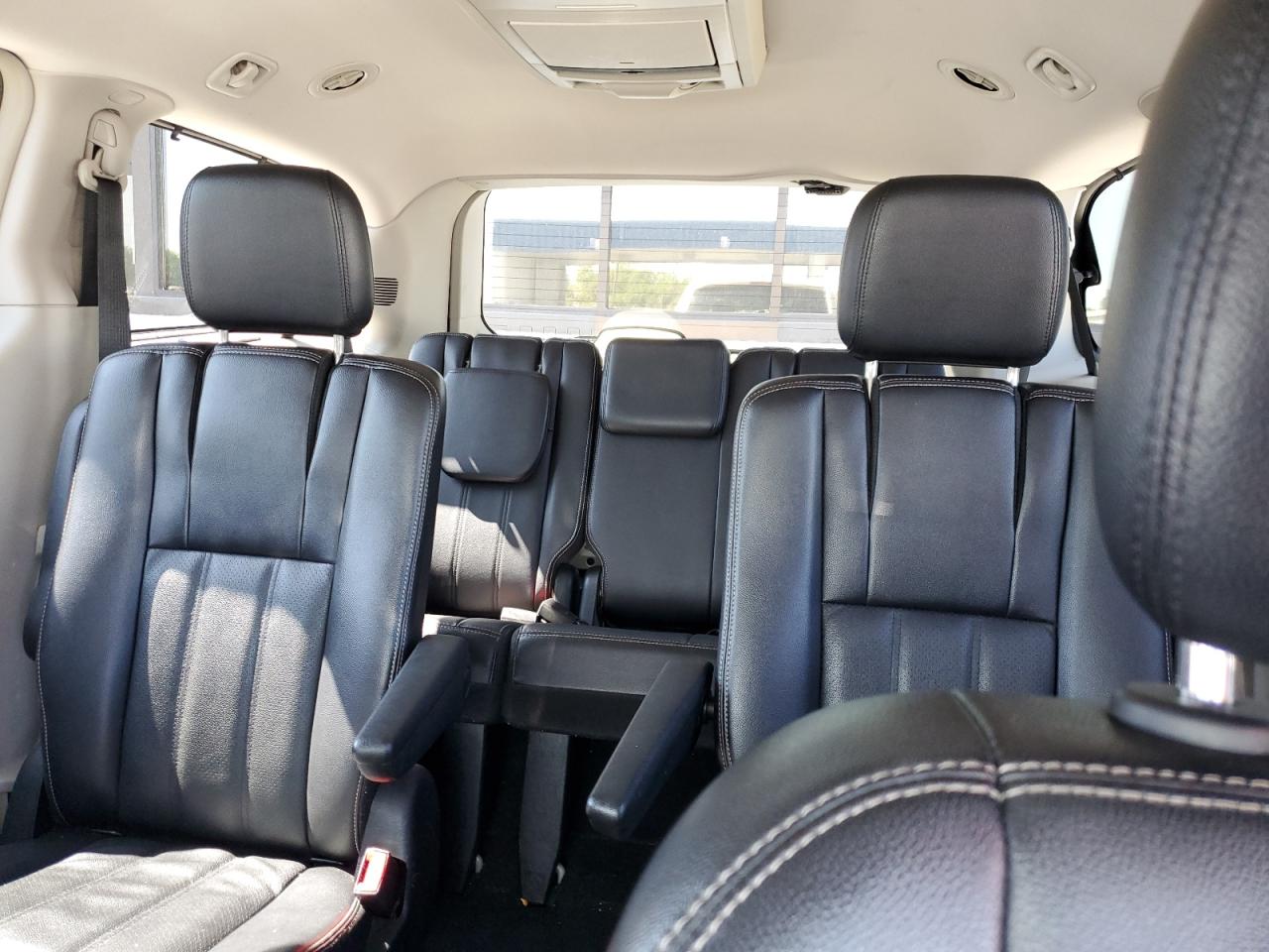 CHRYSLER TOWN & COUNTRY TOURING L