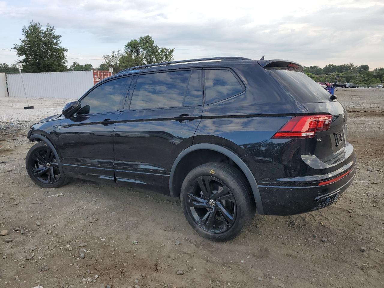 VOLKSWAGEN TIGUAN SE R-LINE BLACK