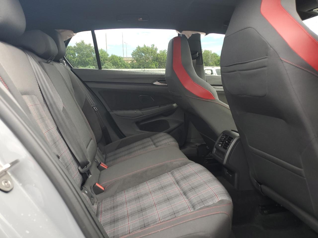 VOLKSWAGEN GOLF GTI SE