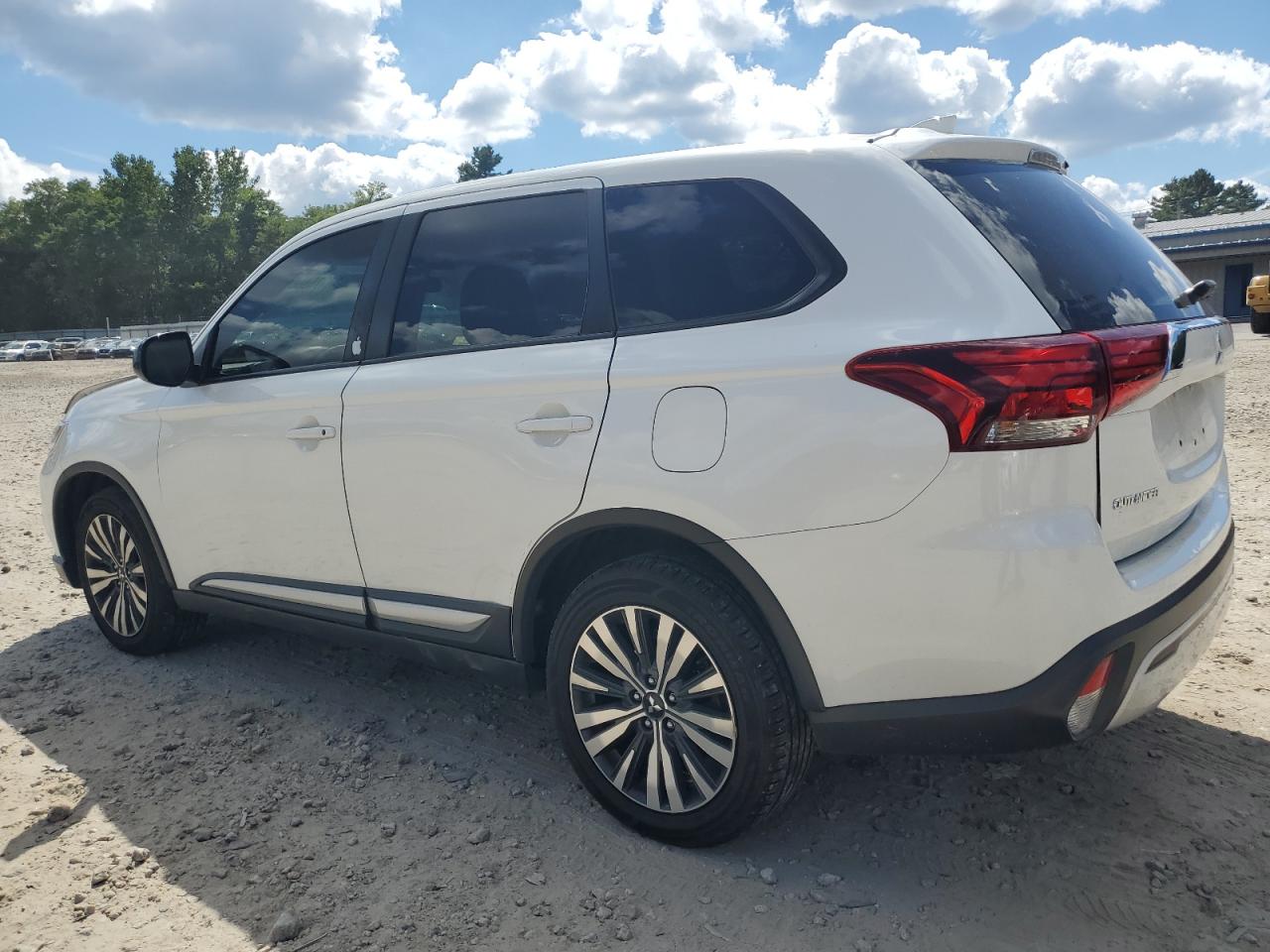 MITSUBISHI OUTLANDER SE