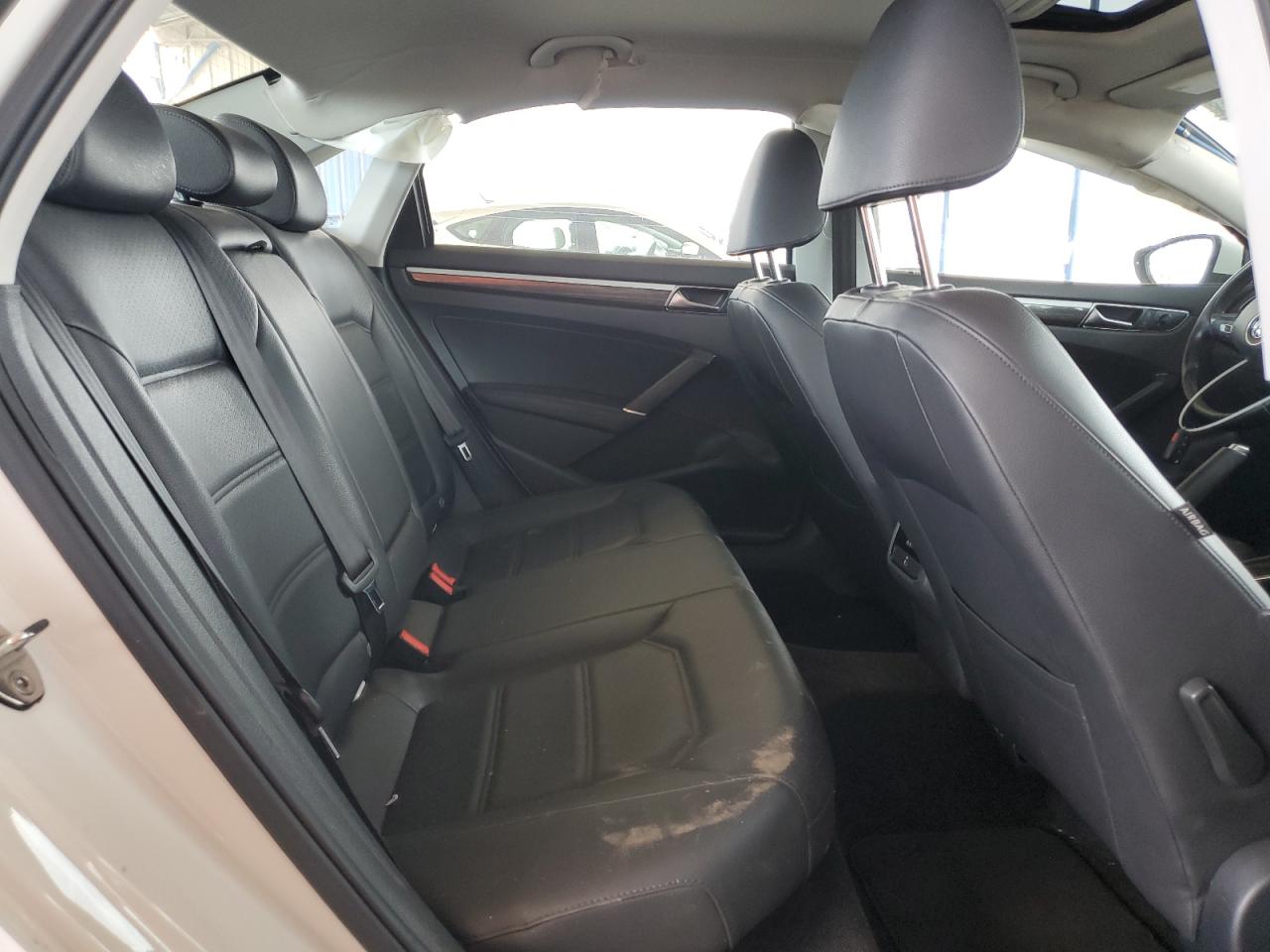 VOLKSWAGEN PASSAT SE