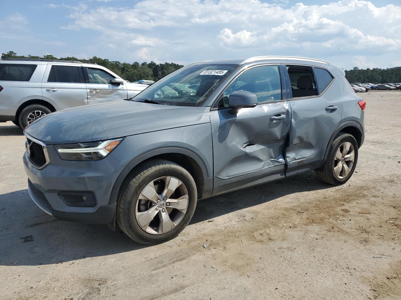 VOLVO XC40 T4 MOMENTUM