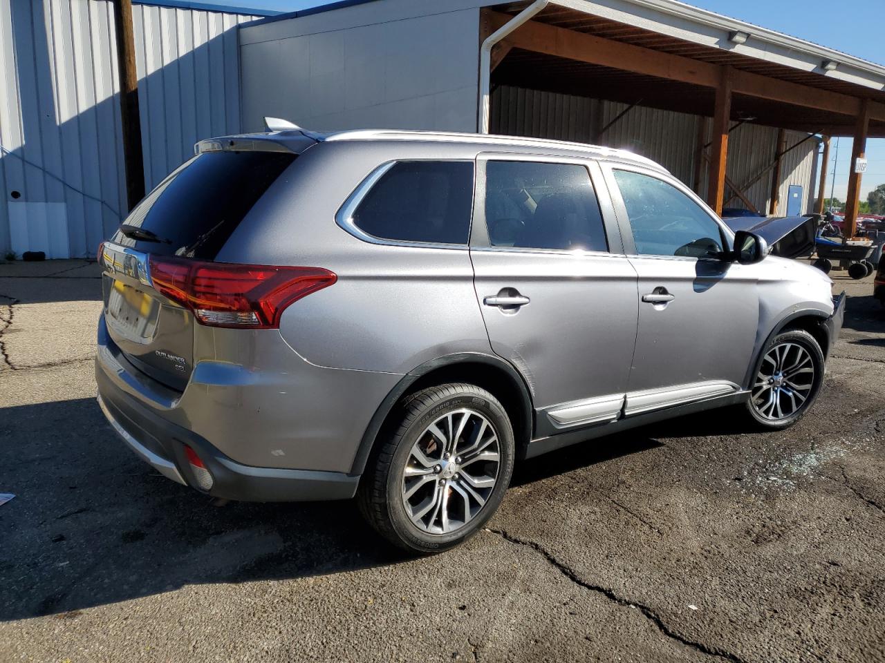 MITSUBISHI OUTLANDER SE