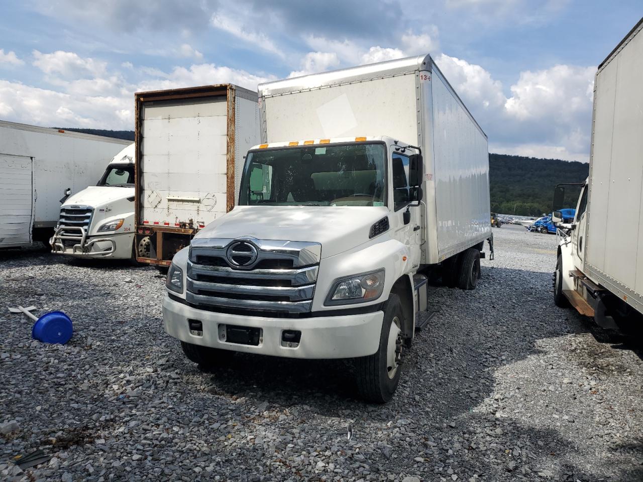 Lot #3240787150 2025 HINO HINO L6