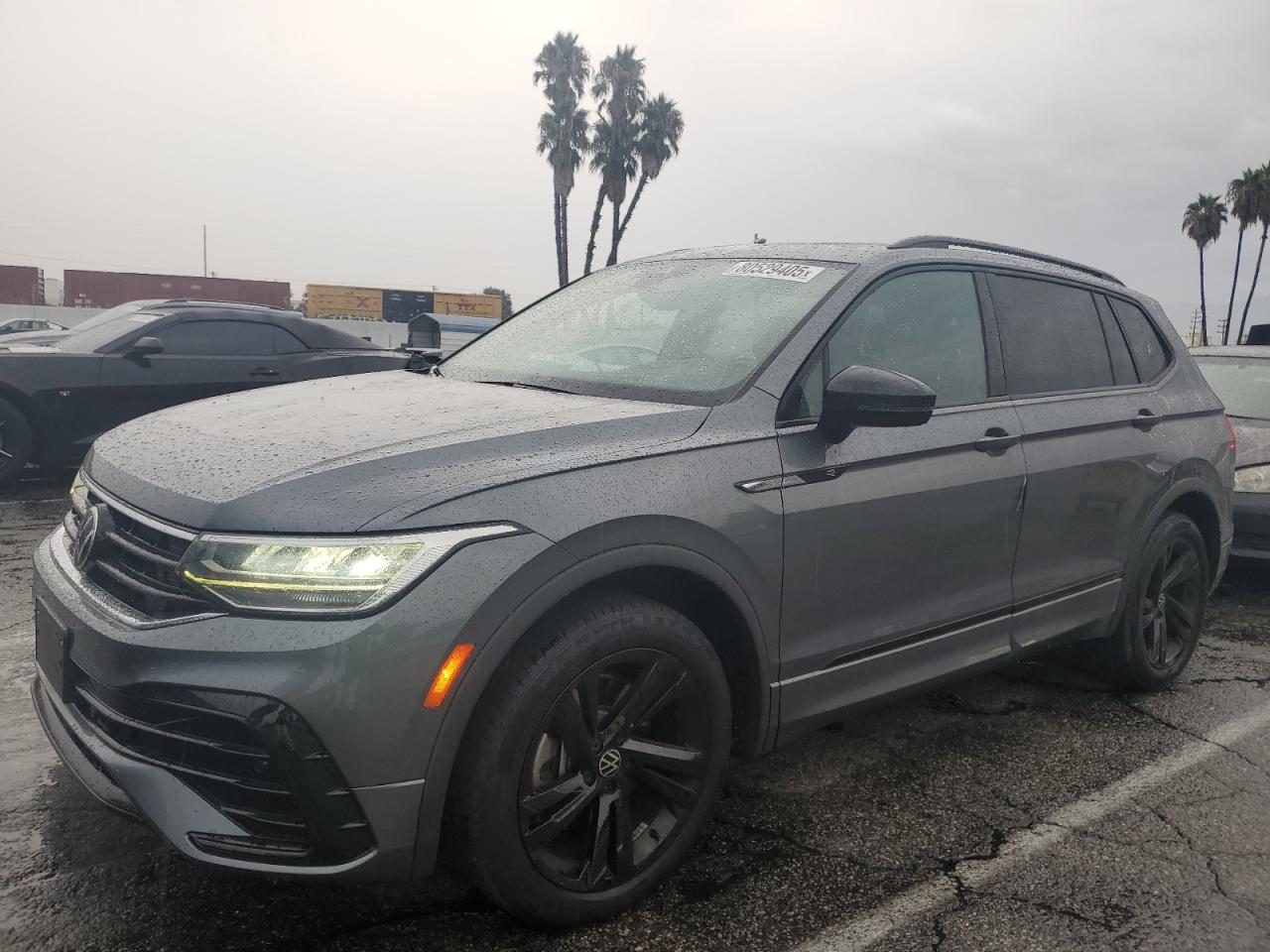 VOLKSWAGEN TIGUAN SE R-LINE BLACK