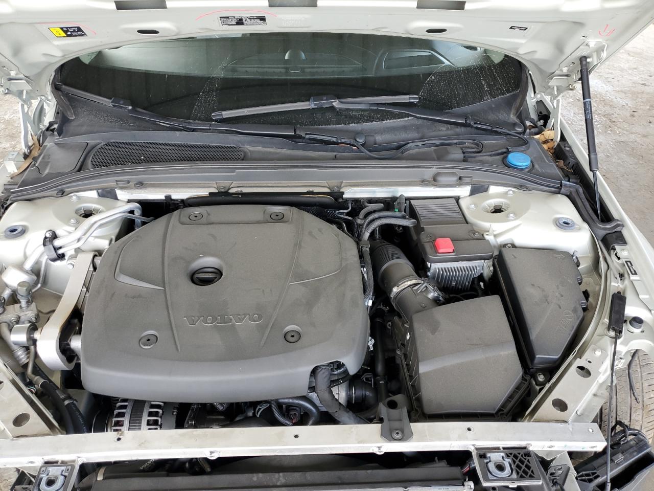 VOLVO V60 T5 MOMENTUM