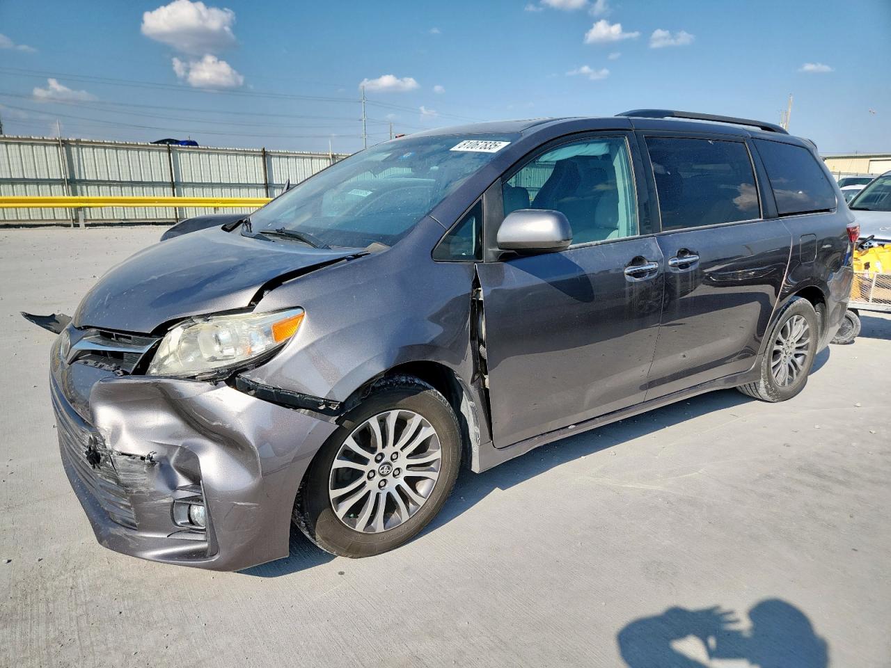 TOYOTA SIENNA XLE
