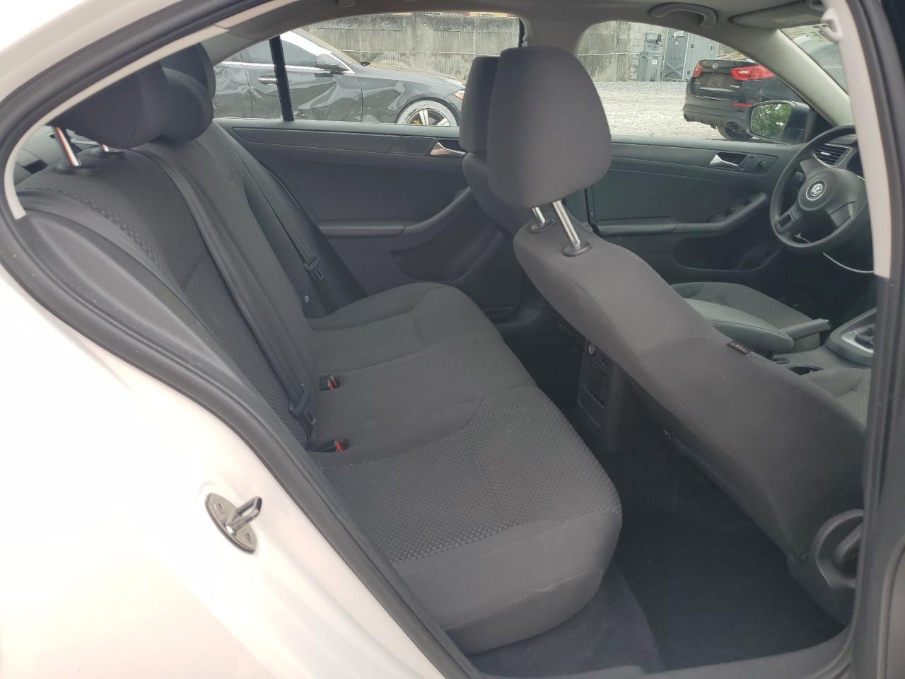 VOLKSWAGEN JETTA BASE