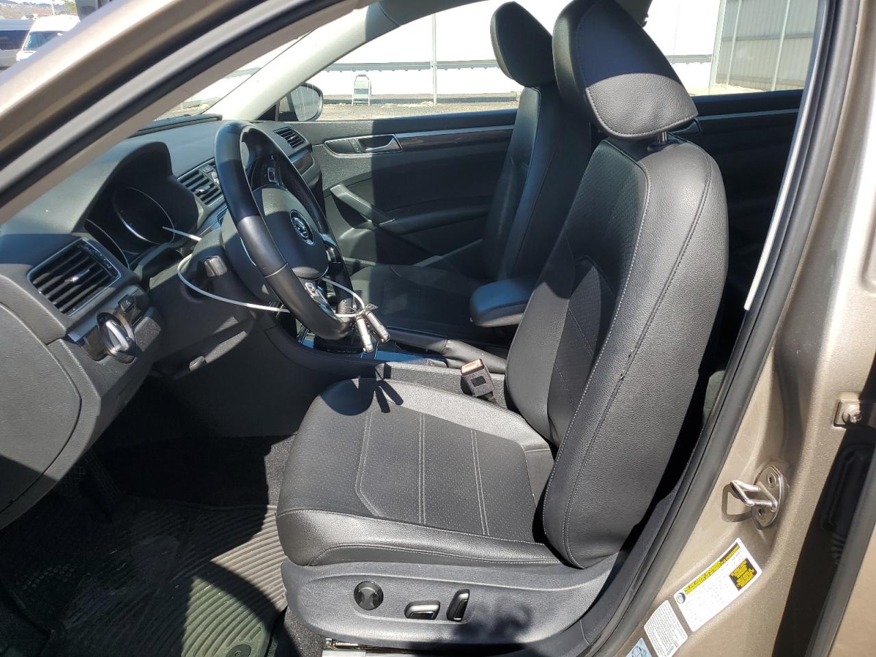 VOLKSWAGEN PASSAT SE