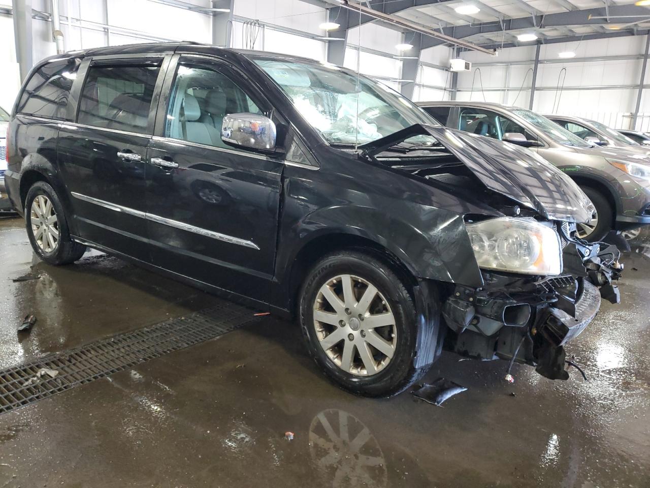 CHRYSLER TOWN & COUNTRY TOURING L