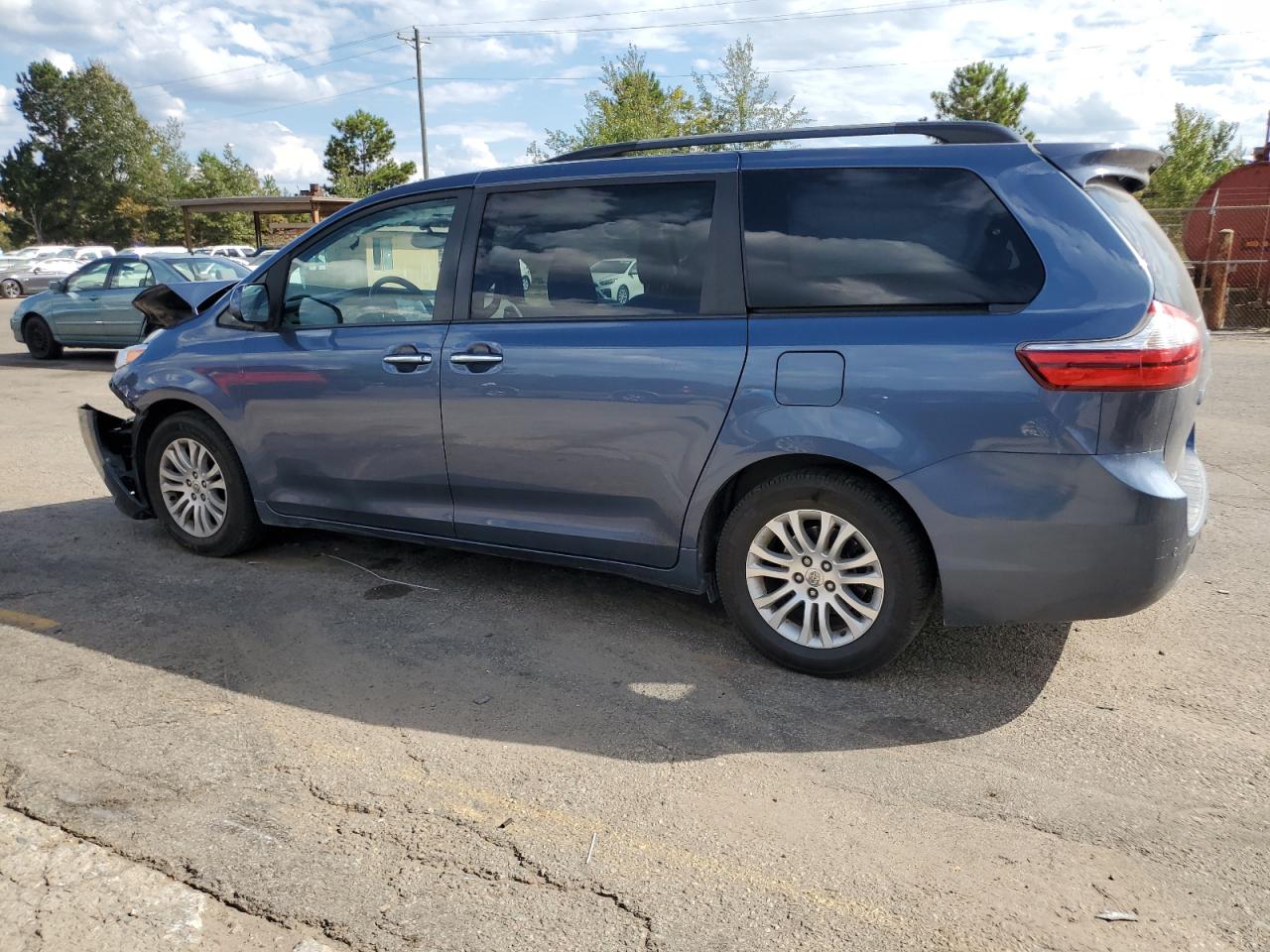 TOYOTA SIENNA XLE