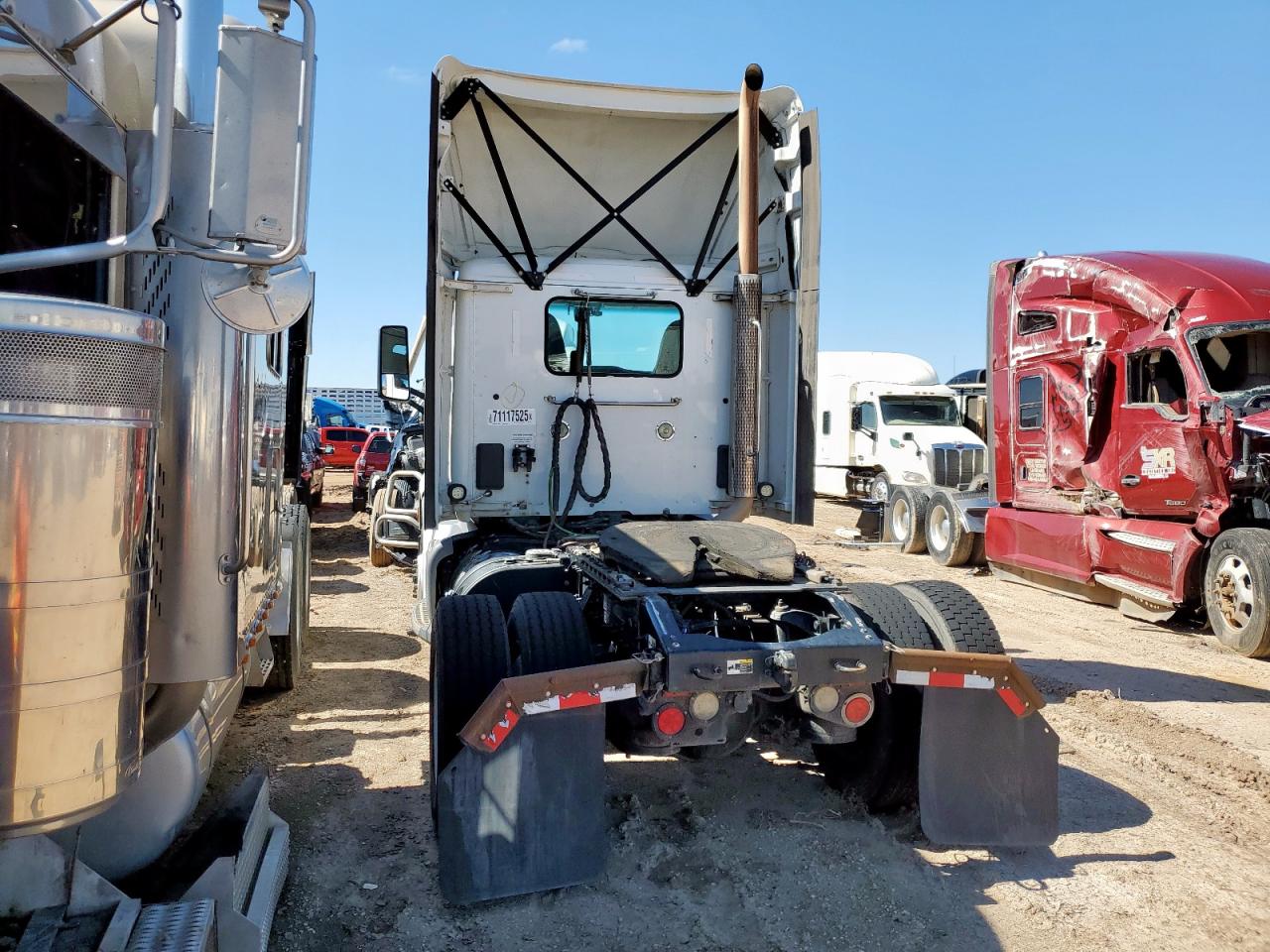 Lot #3284643376 2019 PETERBILT TRACTOR 579