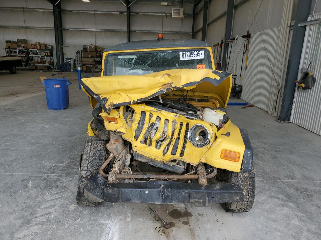 Lot #3302713010 2000 JEEP WRANGLER /