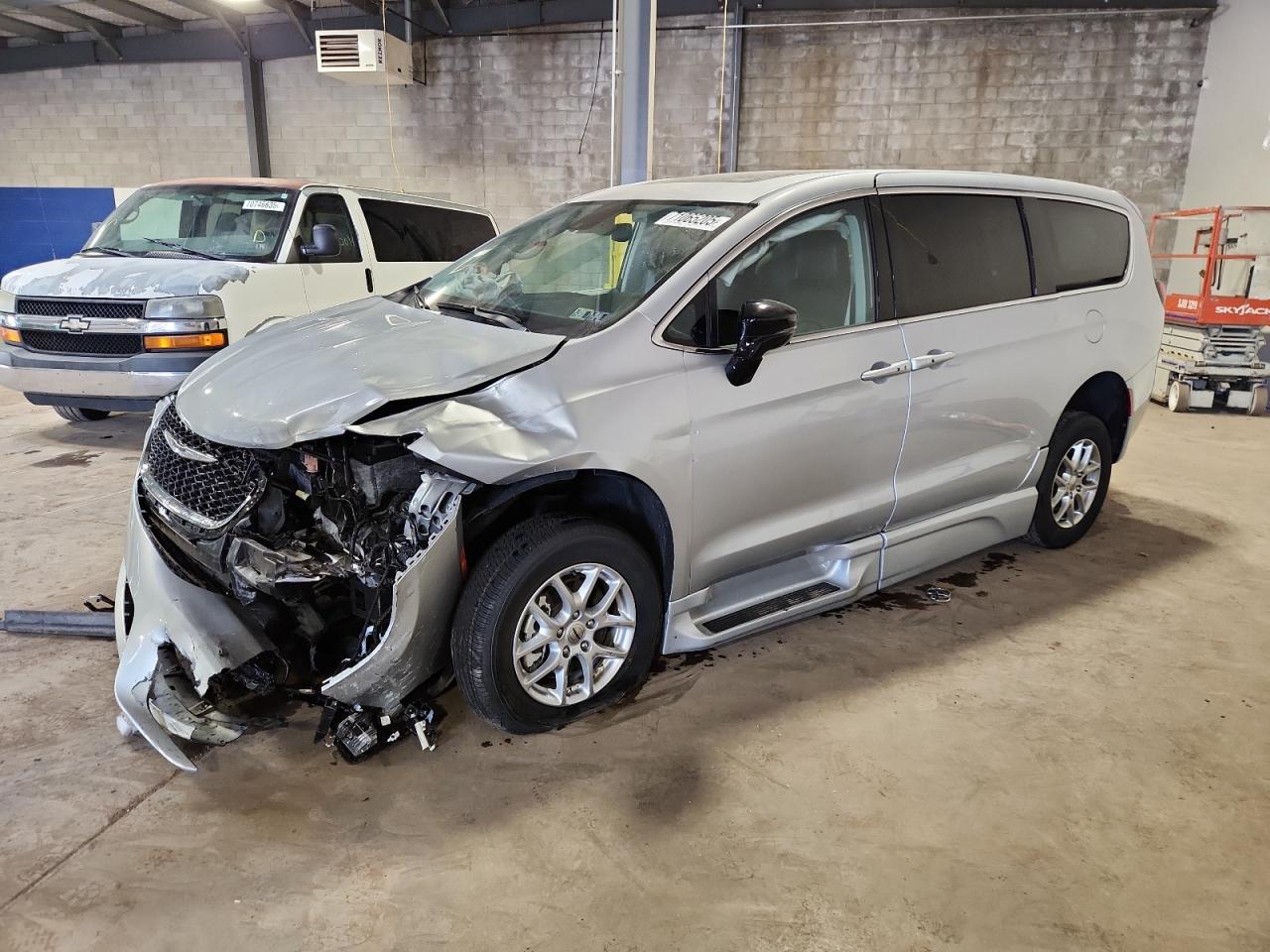 CHRYSLER PACIFICA TOURING L