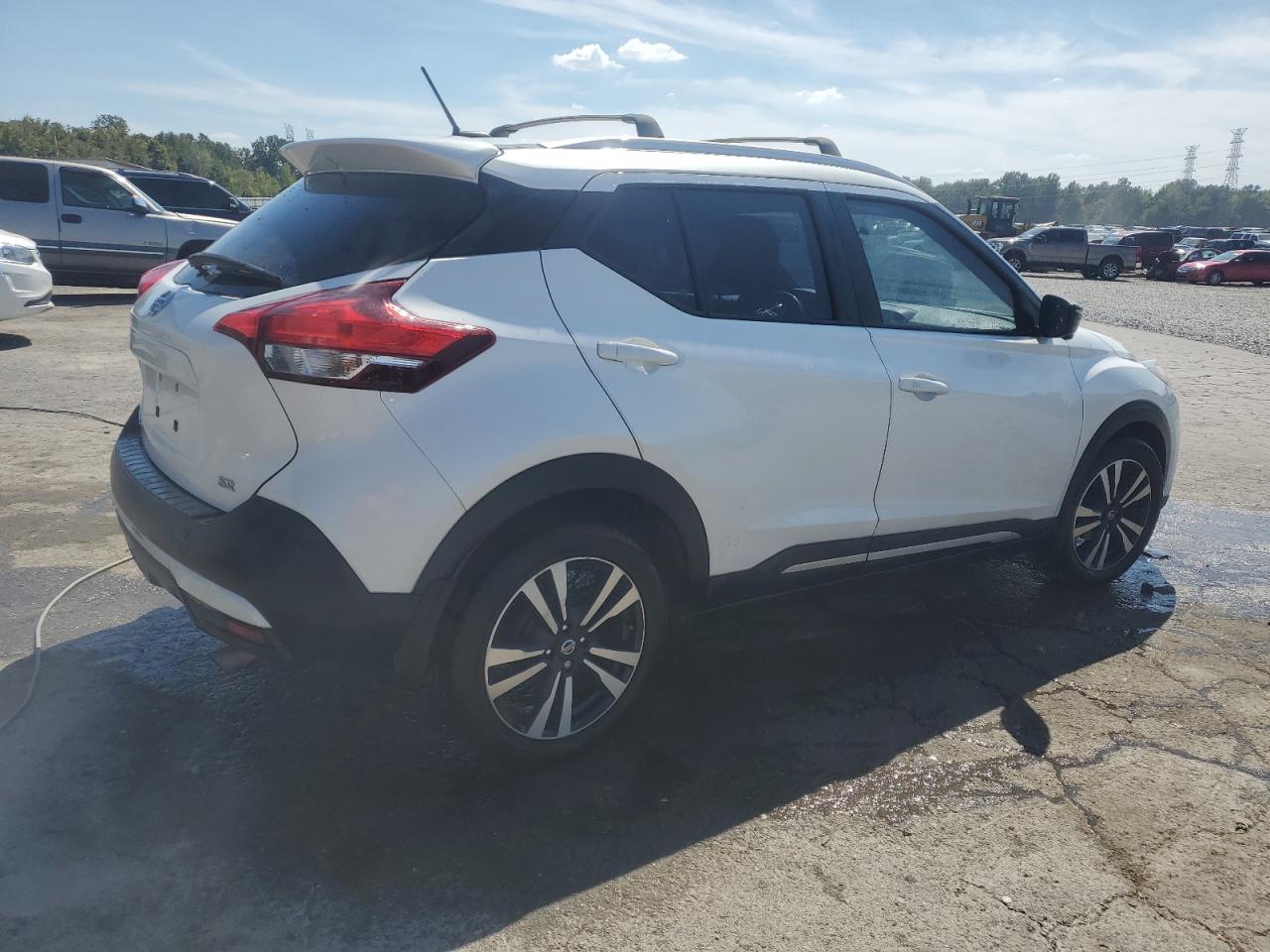 NISSAN KICKS S