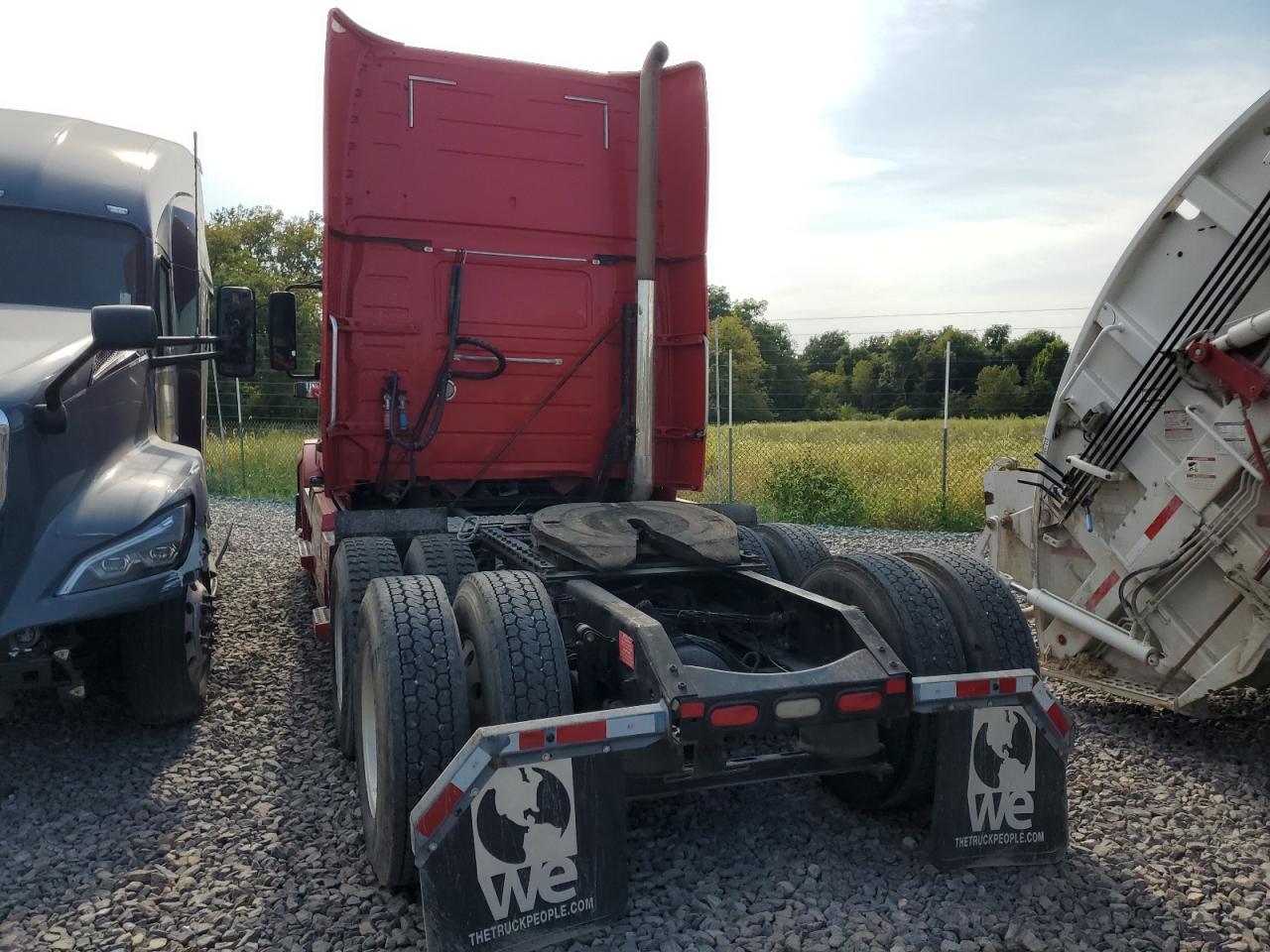 Lot #3282410313 2013 VOLVO TRAC/TRAIL