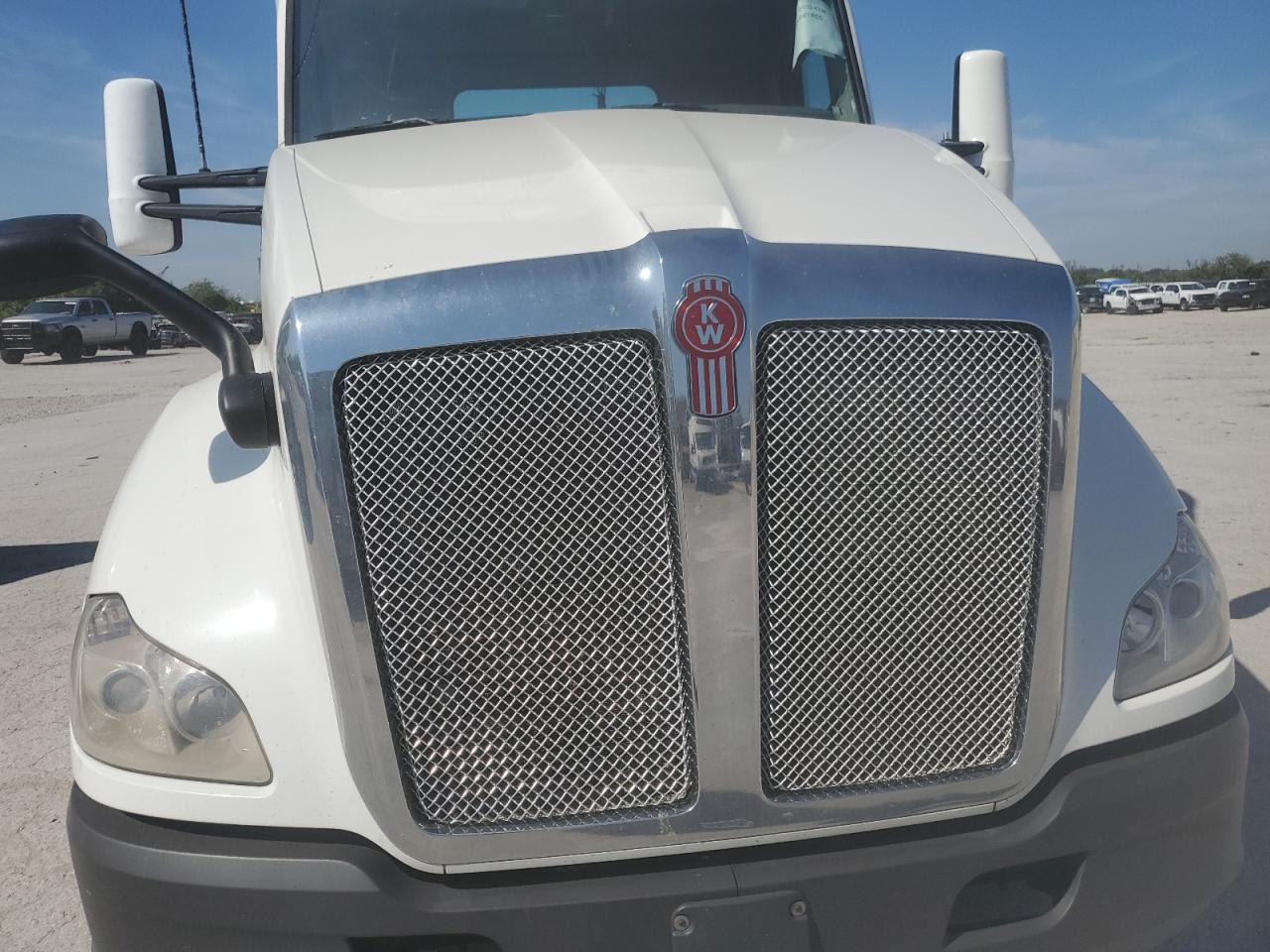 Lot #3266057330 2017 KENWORTH T680