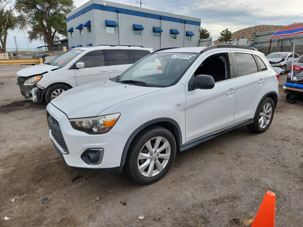 MITSUBISHI OUTLANDER LE