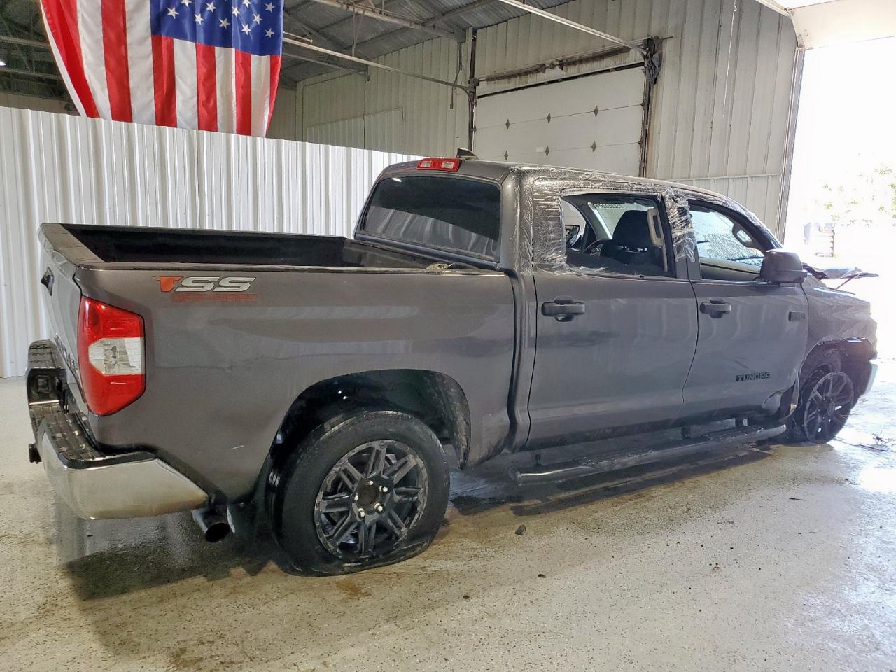 TOYOTA TUNDRA CREWMAX SR5