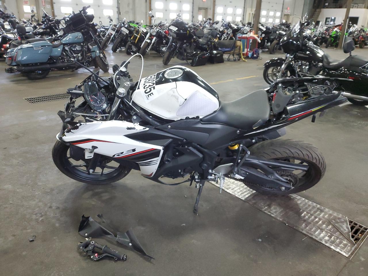 Lot #3261367493 2017 YAMAHA YZFR3 A