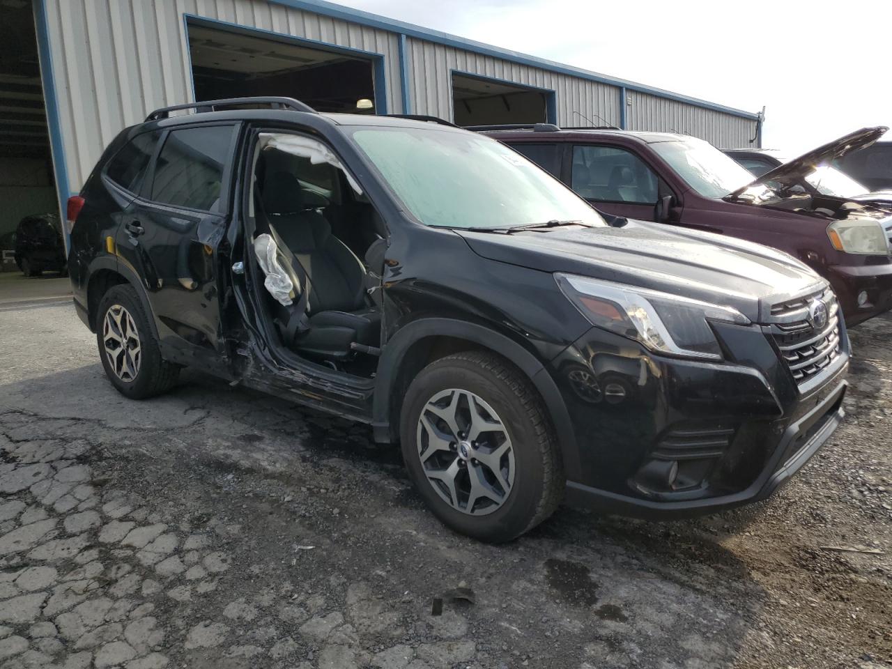 SUBARU FORESTER PREMIUM