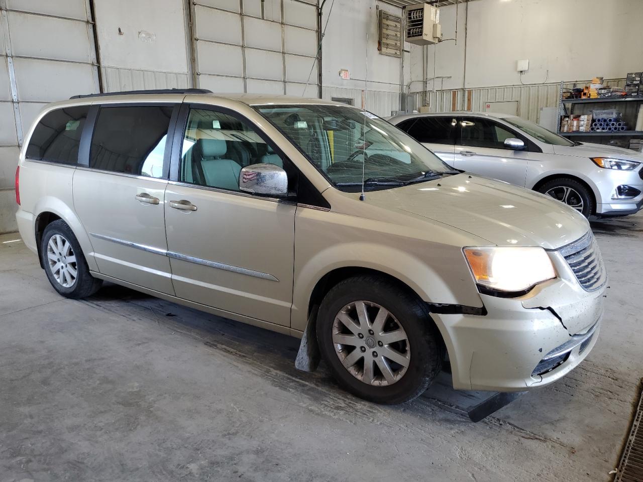 CHRYSLER TOWN & COUNTRY TOURING L