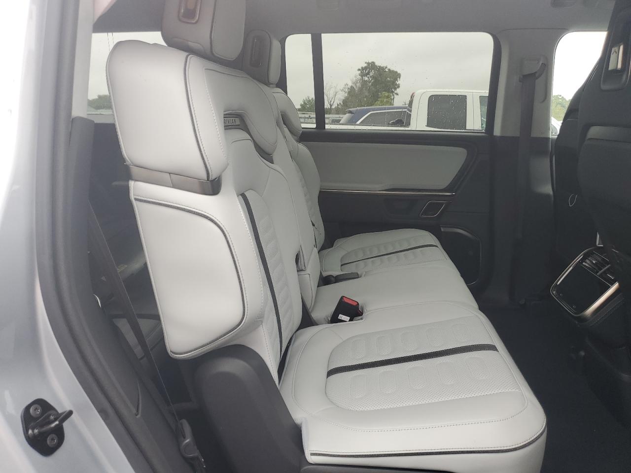 RIVIAN R1S ADVENTURE