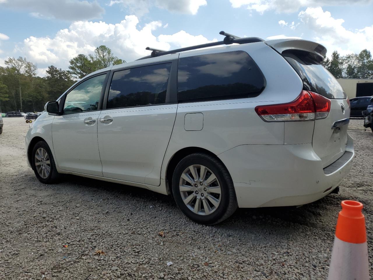 TOYOTA SIENNA XLE