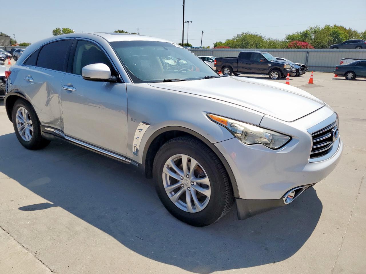 INFINITI QX70