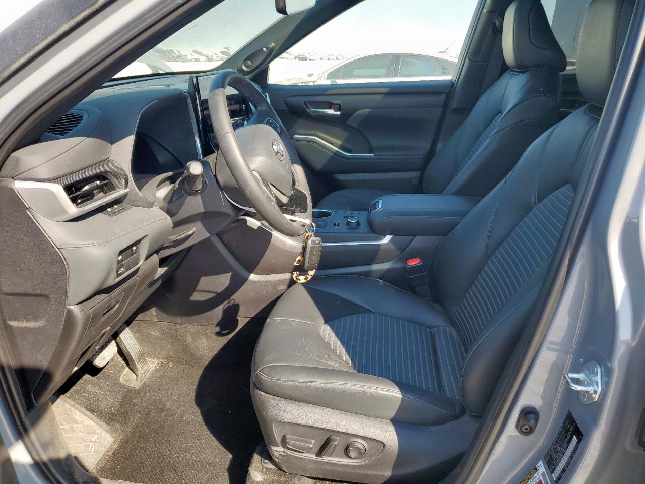 TOYOTA HIGHLANDER LE