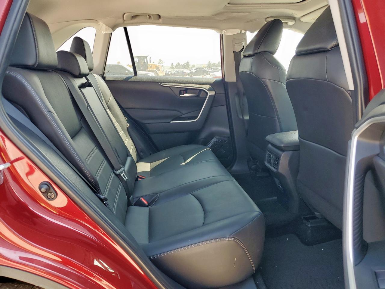 TOYOTA RAV4 XLE PREMIUM