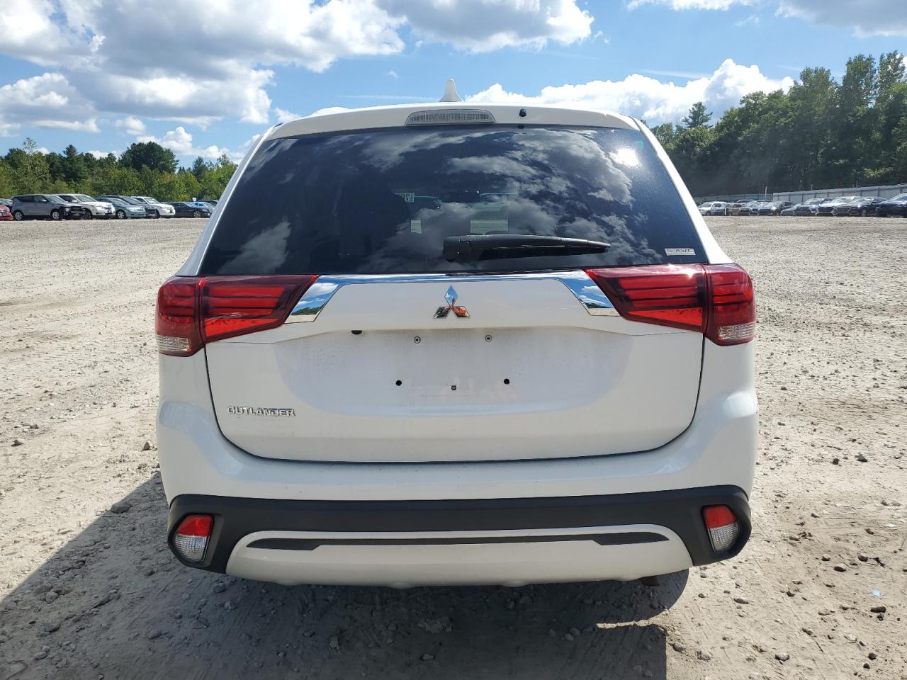 MITSUBISHI OUTLANDER SE