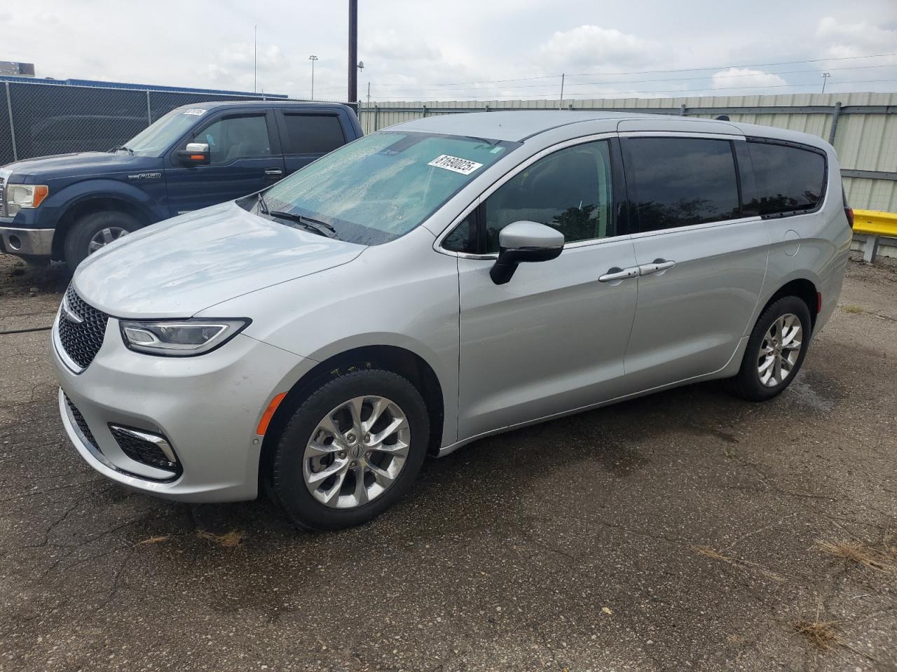 CHRYSLER PACIFICA TOURING L