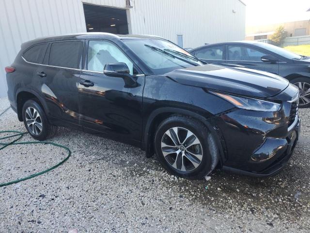 2021 TOYOTA HIGHLANDER XLE #3312681203