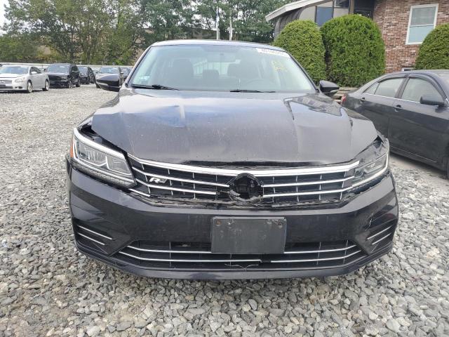 2017 VOLKSWAGEN PASSAT R-L 1VWDT7A31HC039696