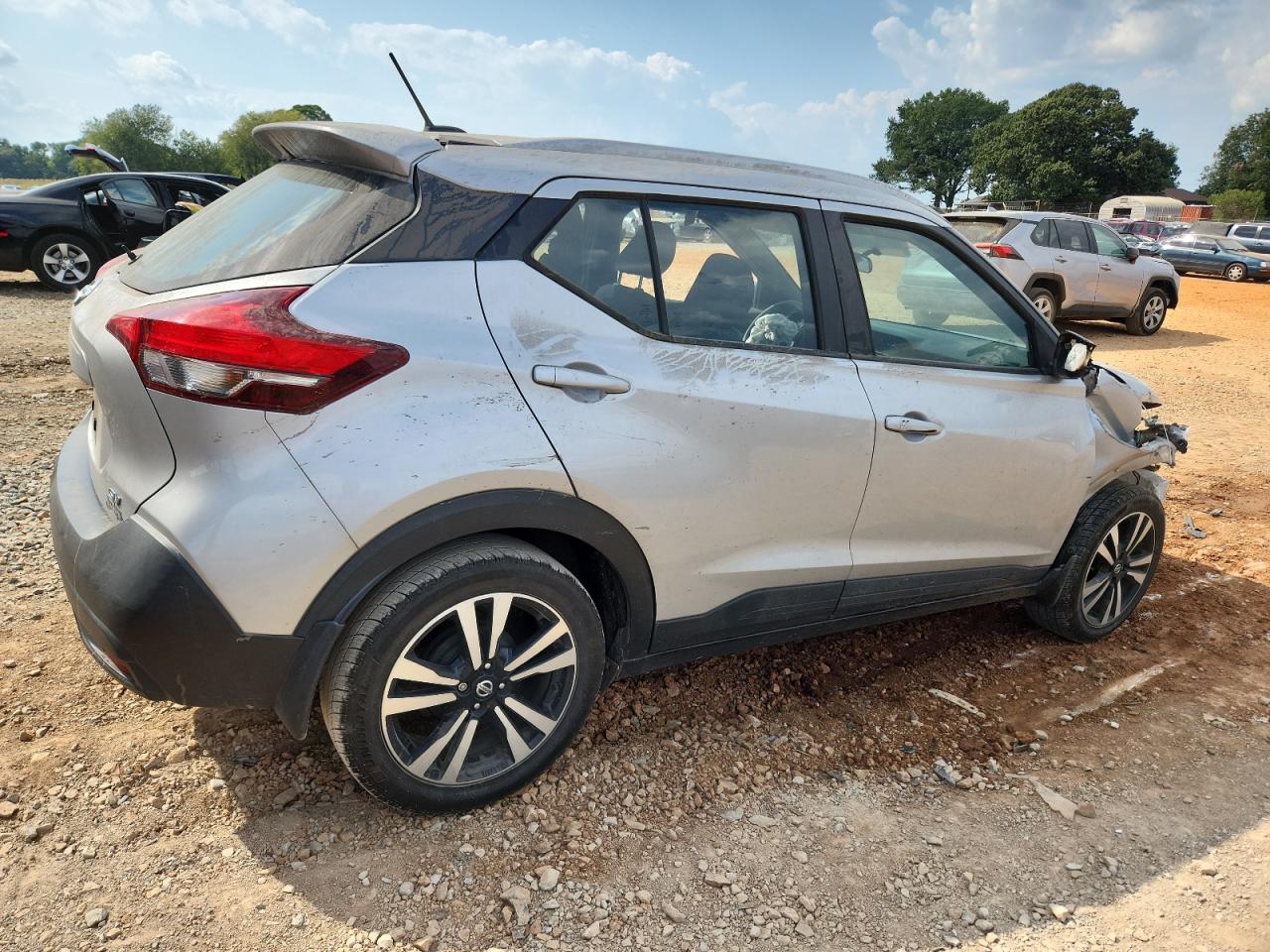 NISSAN KICKS S