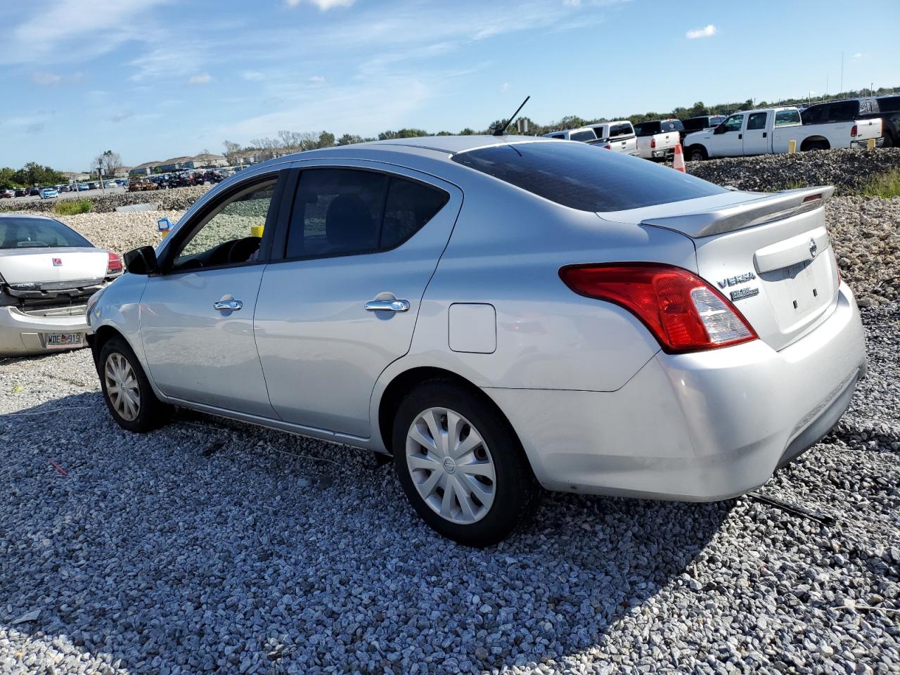 NISSAN VERSA S