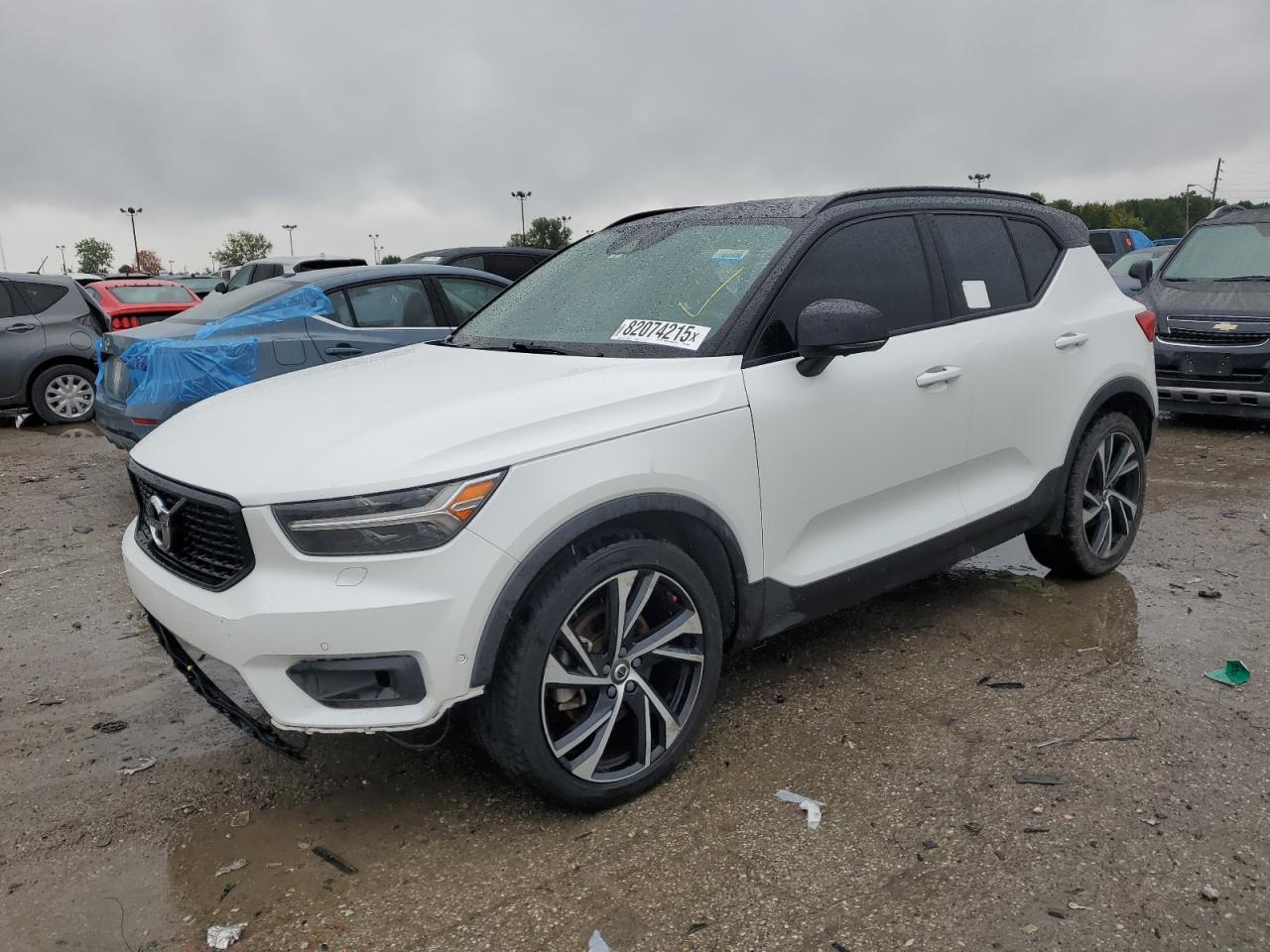 VOLVO XC40 T5 MOMENTUM