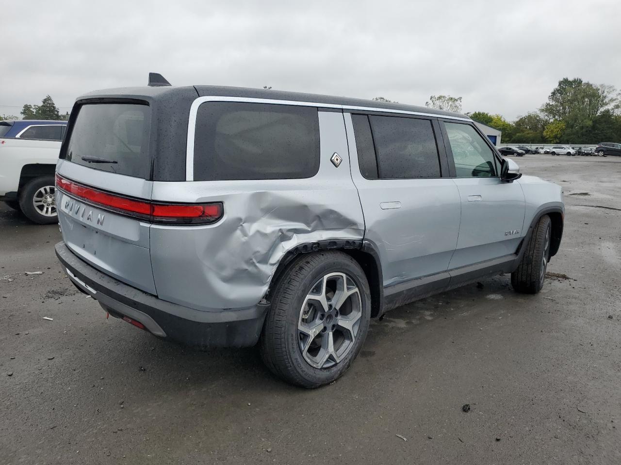 RIVIAN R1S ADVENTURE