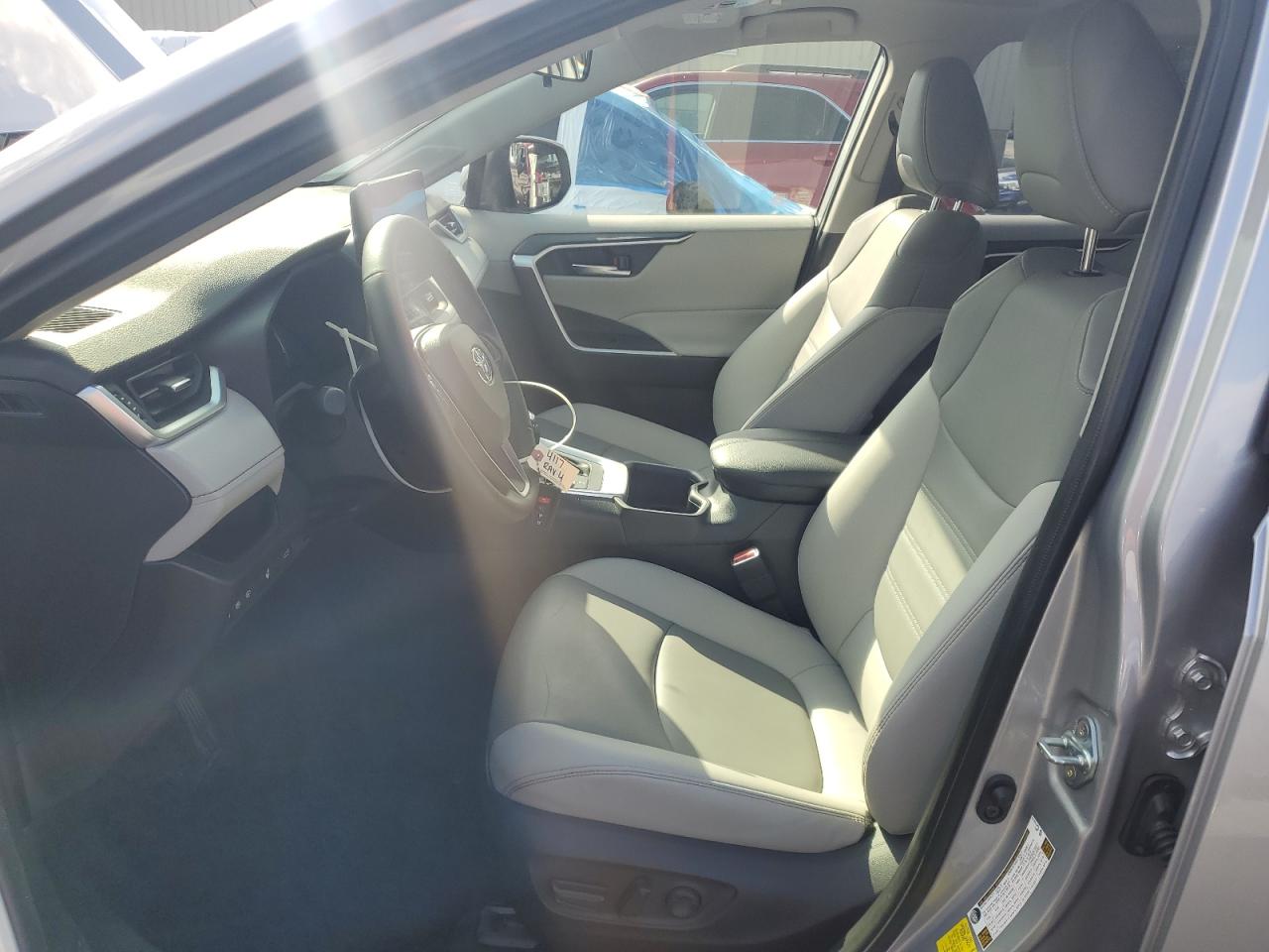 TOYOTA RAV4 XLE PREMIUM