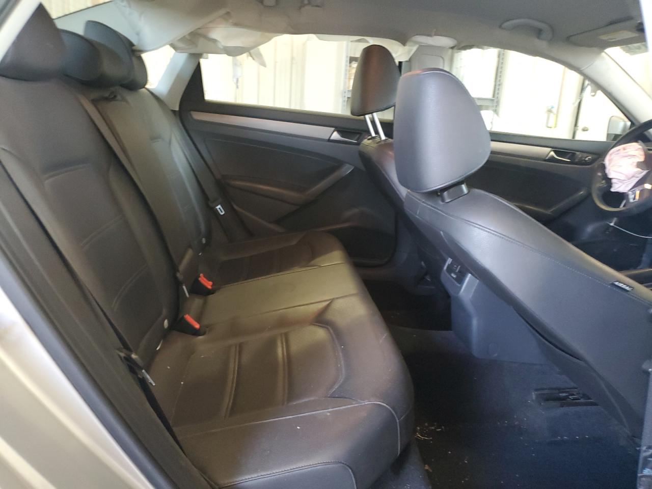 VOLKSWAGEN PASSAT SE