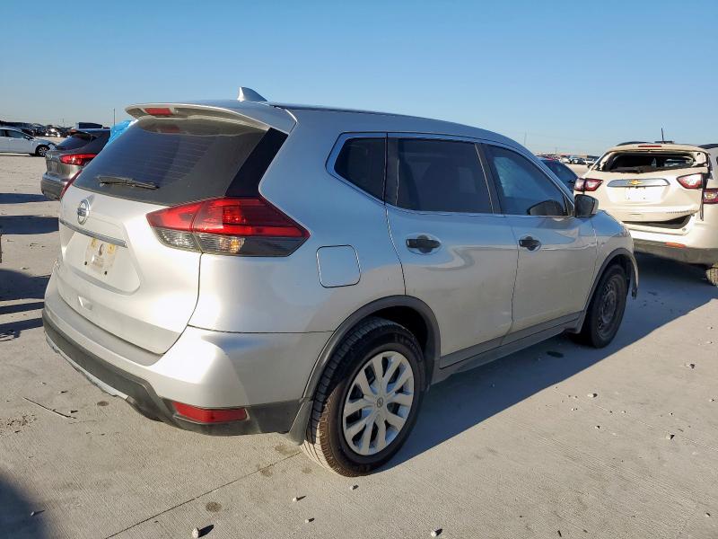 2017 NISSAN ROGUE S KNMAT2MT3HP556916