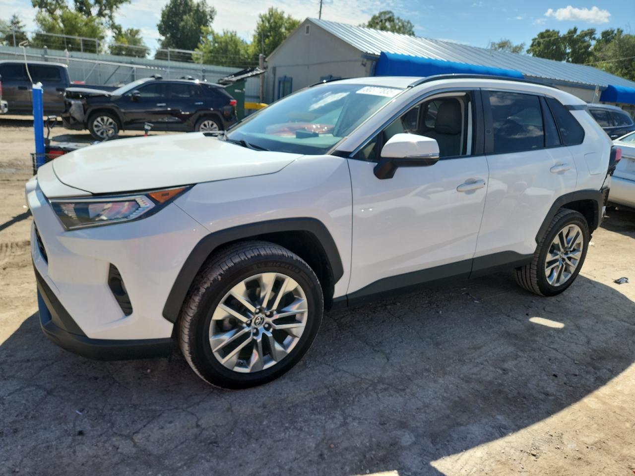 TOYOTA RAV4 XLE PREMIUM