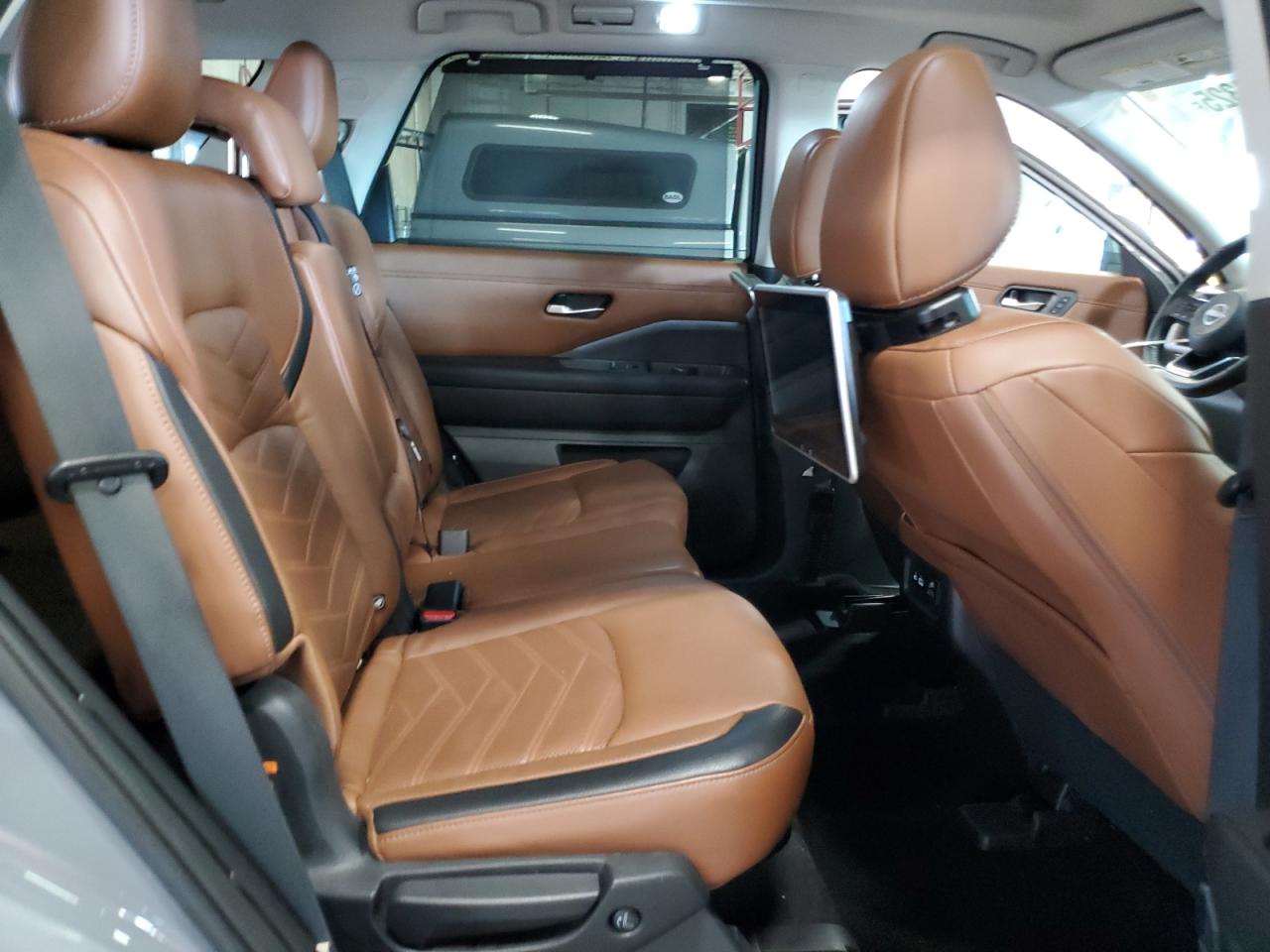 NISSAN PATHFINDER PLATINUM