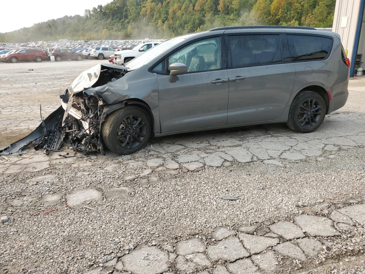 CHRYSLER PACIFICA TOURING L