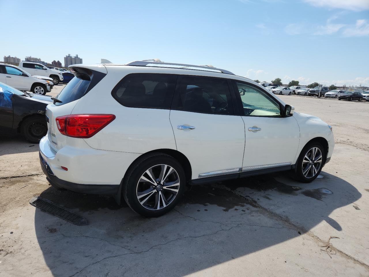 NISSAN PATHFINDER PLATINUM